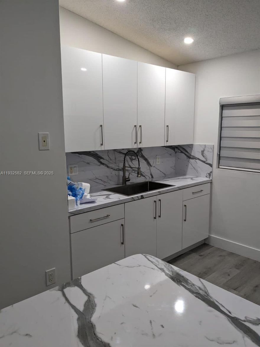 Prime location 2/2 with washer and dryer. 2 car parking out front. small pets accepted. Only asking first and last with a very low deposit. Fast approval, association takes 22-30 days to approve. Move in ready.