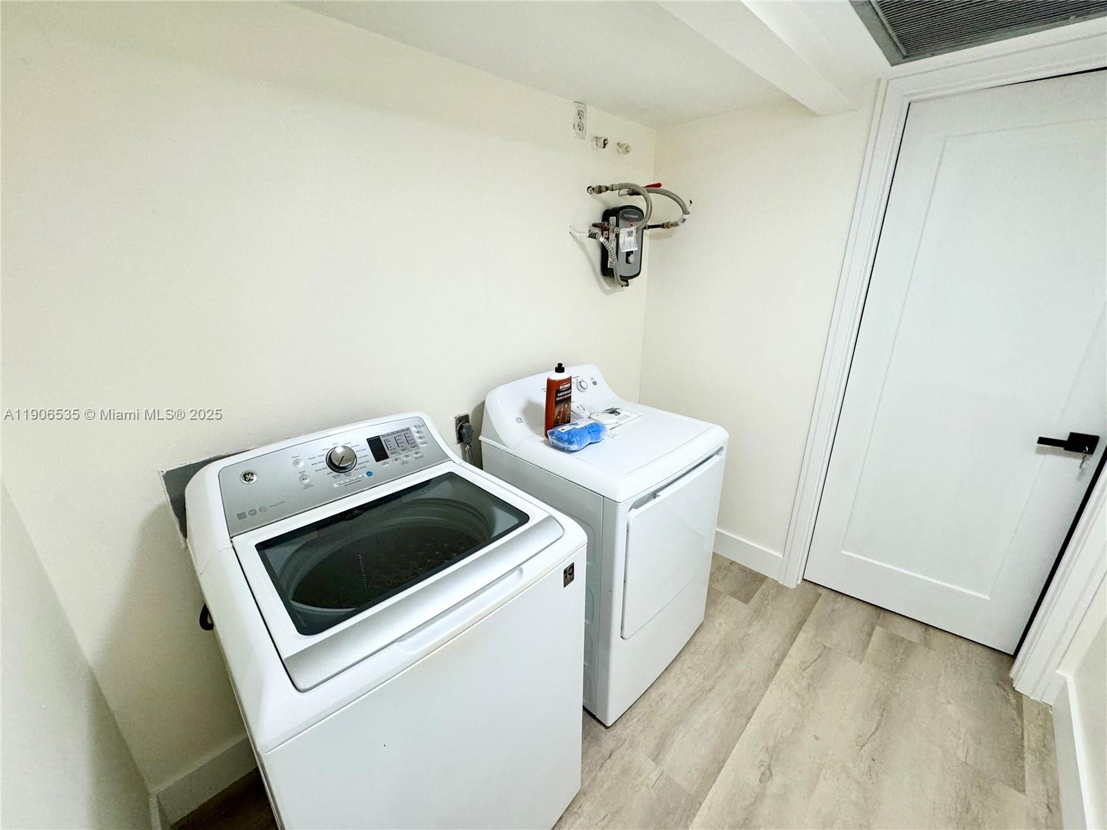 MIAMI LAKES WINDMILL GATE - Residential Lease