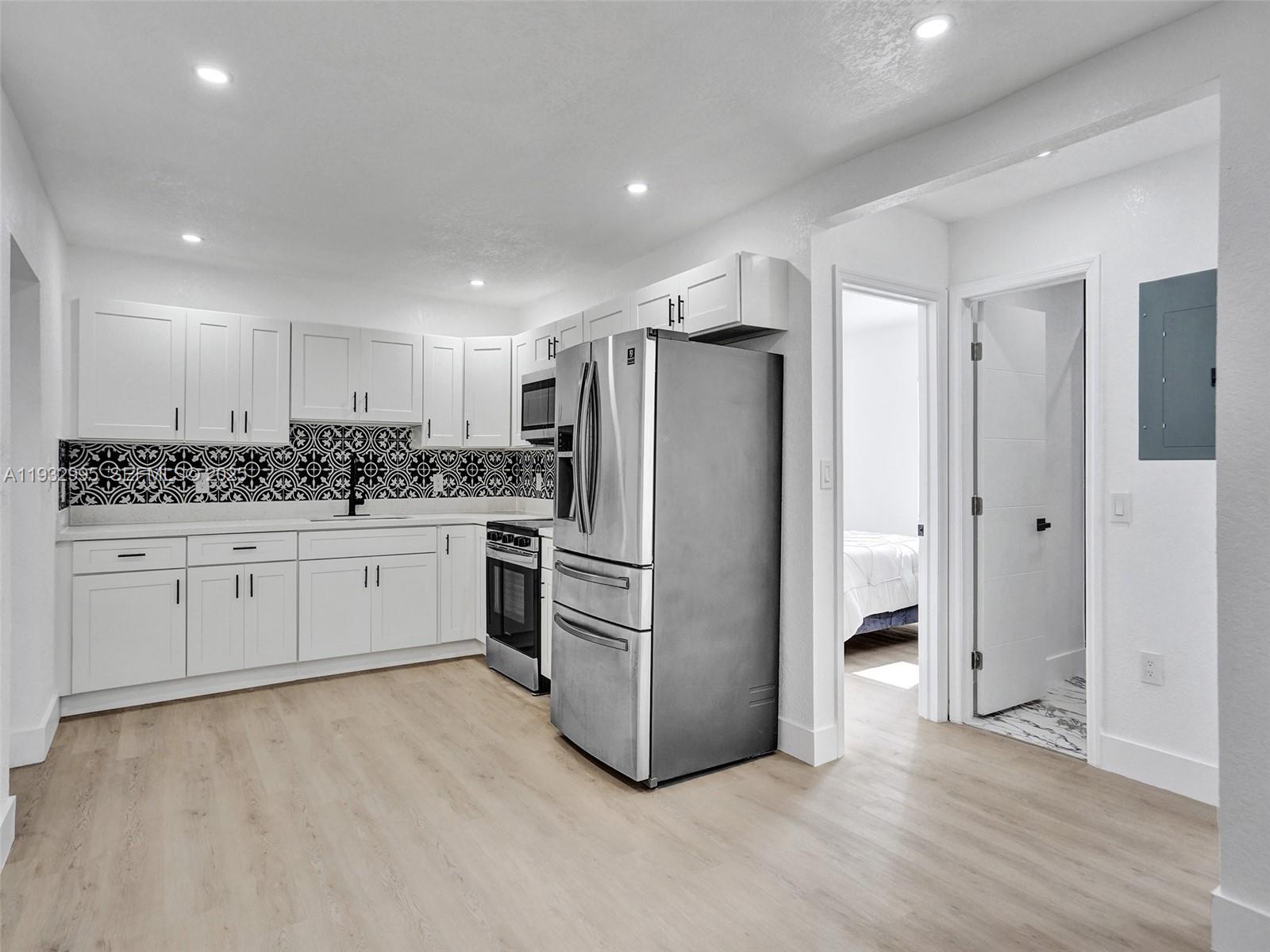 OAKLAND PARK SECOND ADD - Residential