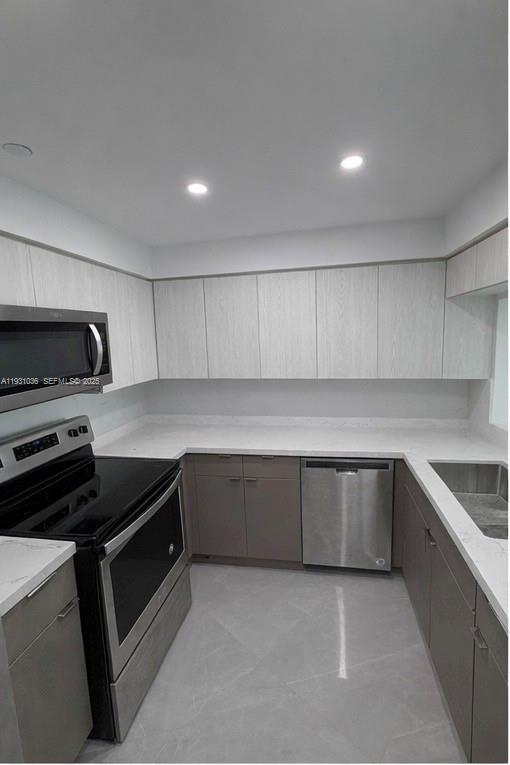 2475 Brickell Ave 2007