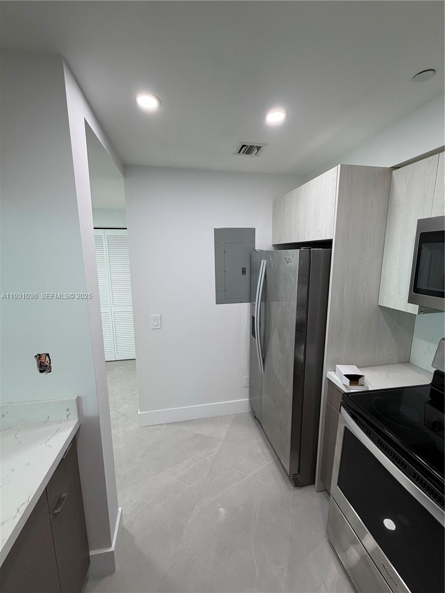 2475 Brickell Ave 2007