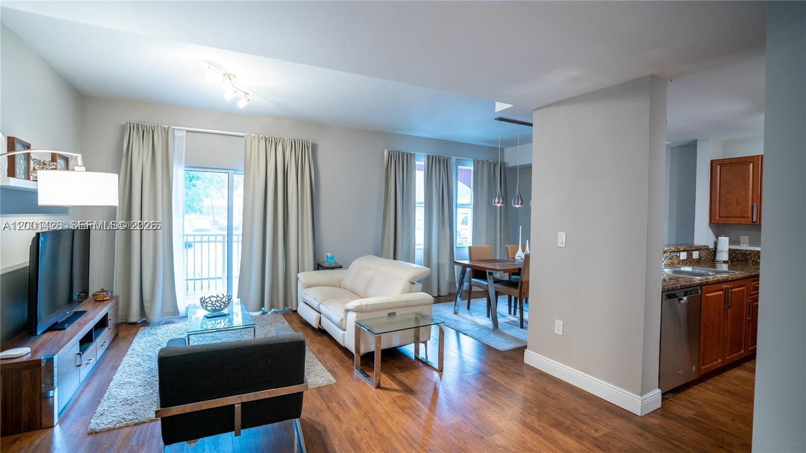 PROMENADE SHORES AT DORAL - Residential