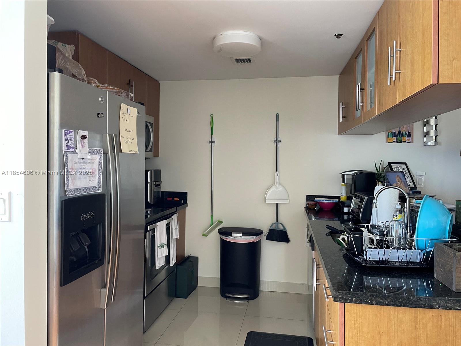 Beautiful 3Bedroom/2Bathroom apartment in the heart of the A&E district, by the Edgewater neighborhood by the Bay. 2 Parking Spaces. Washer & Dryer in the unit