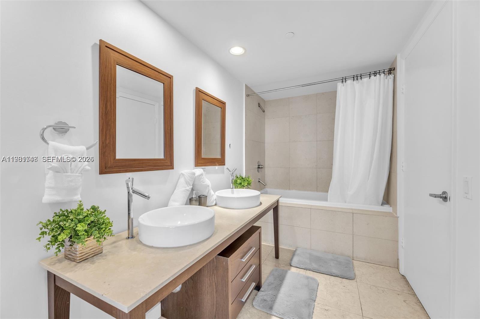 ICON BRICKELL CONDO NO 3 - Residential