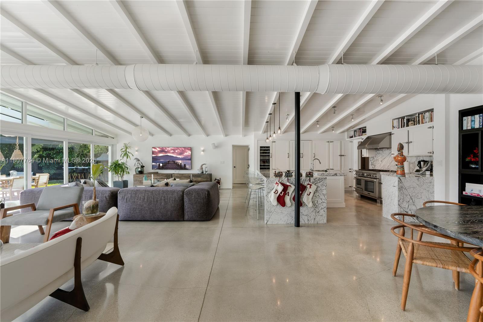 270 Island Dr