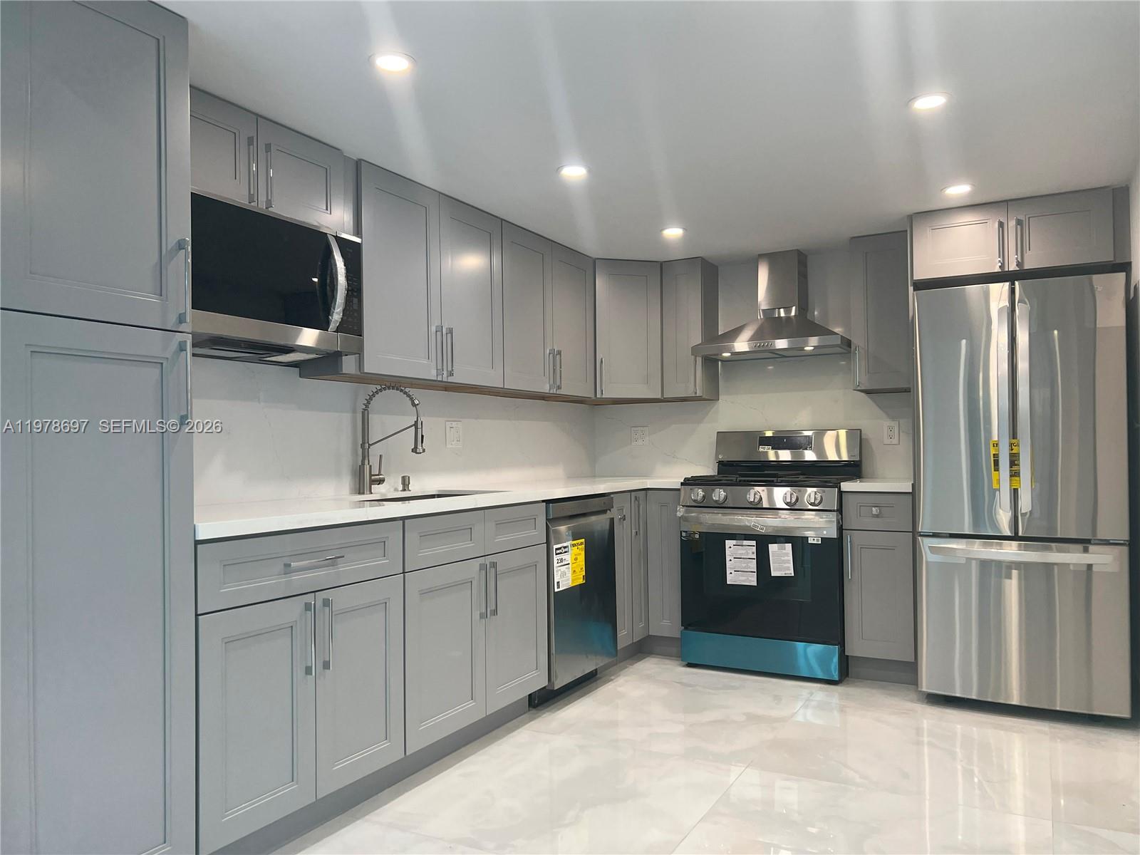 SNAPPER VILLAGE PHASE I S - Residential Lease