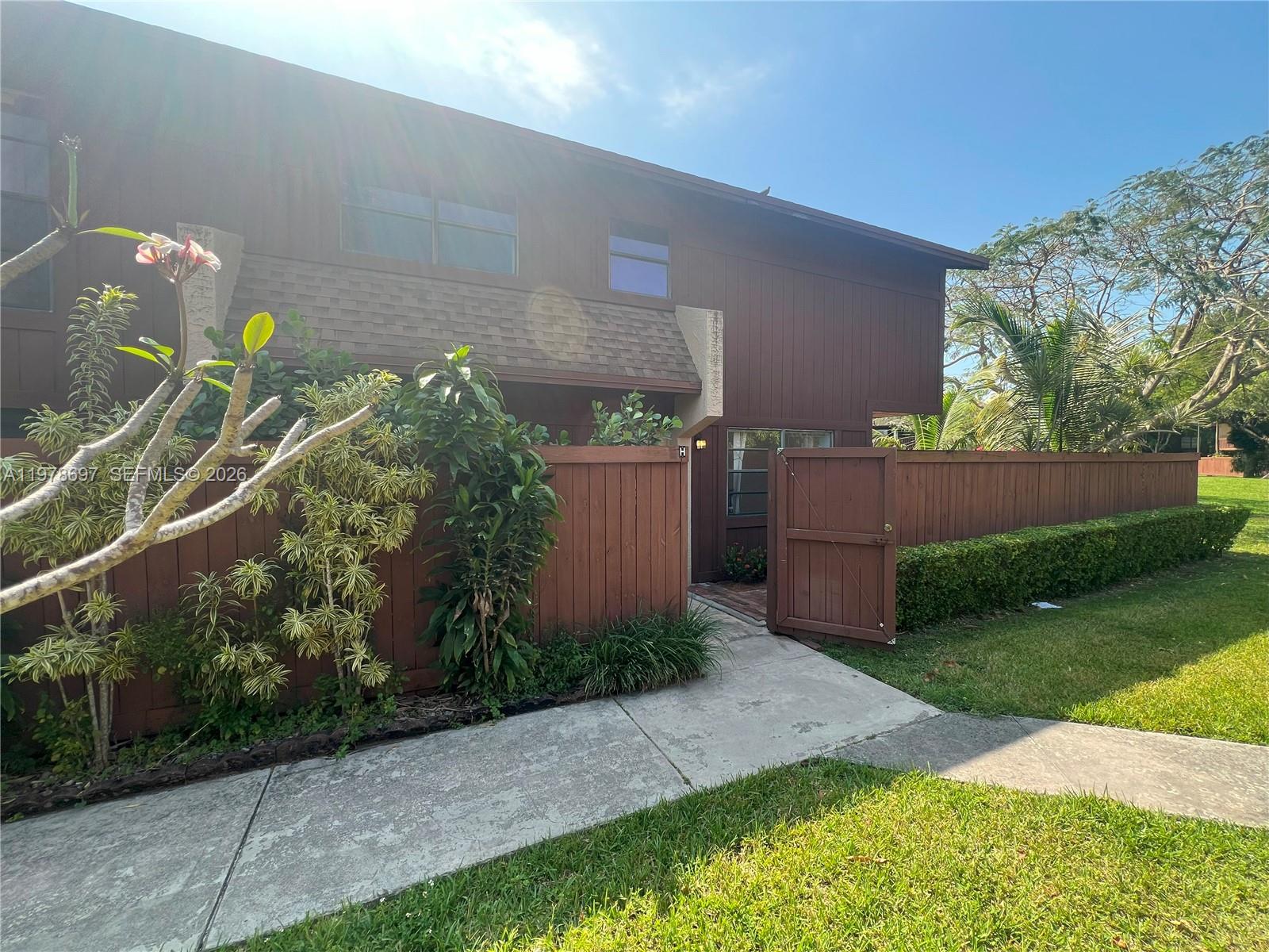 SNAPPER VILLAGE PHASE I S - Residential Lease