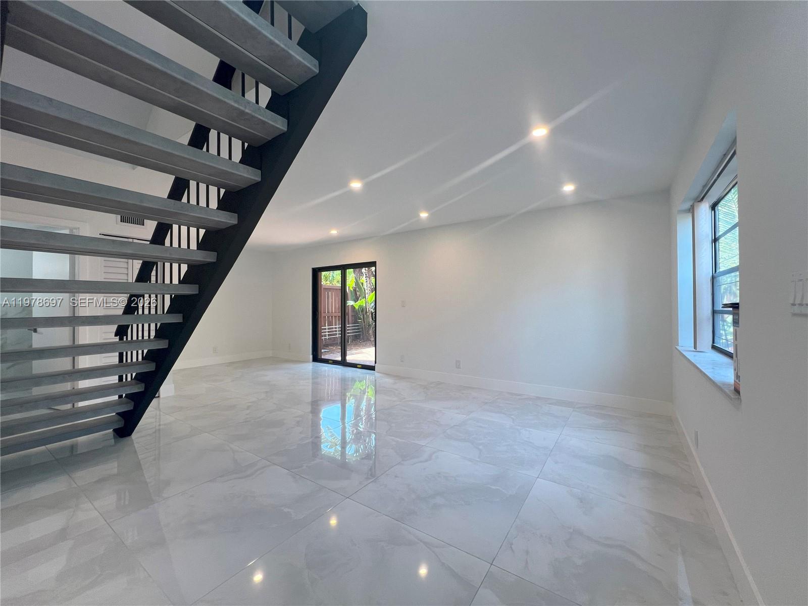 SNAPPER VILLAGE PHASE I S - Residential Lease