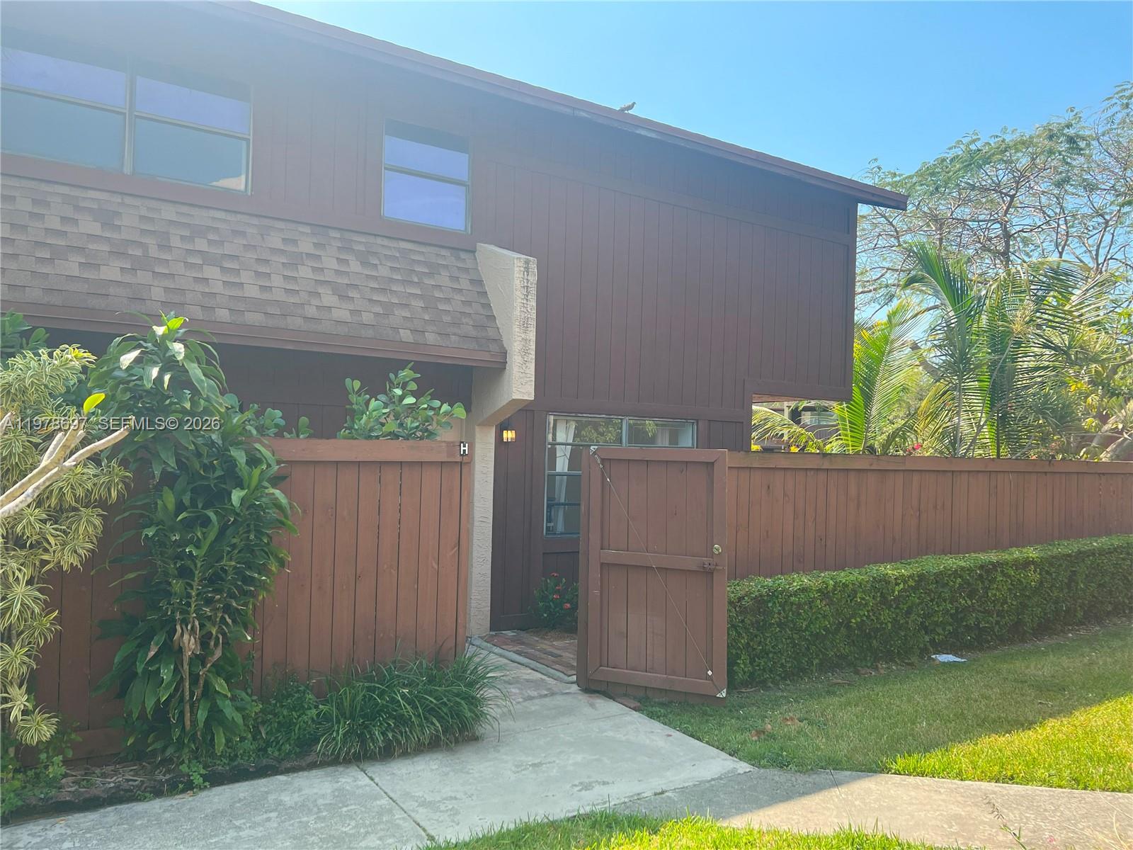 SNAPPER VILLAGE PHASE I S - Residential Lease