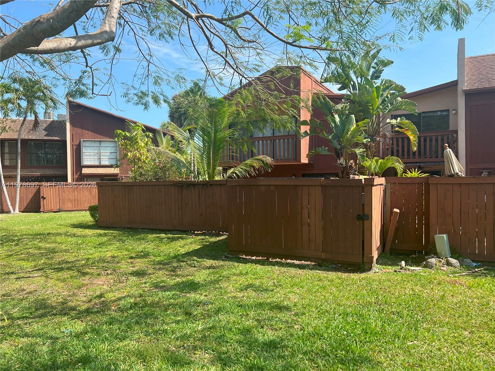 SNAPPER VILLAGE PHASE I S - Residential Lease