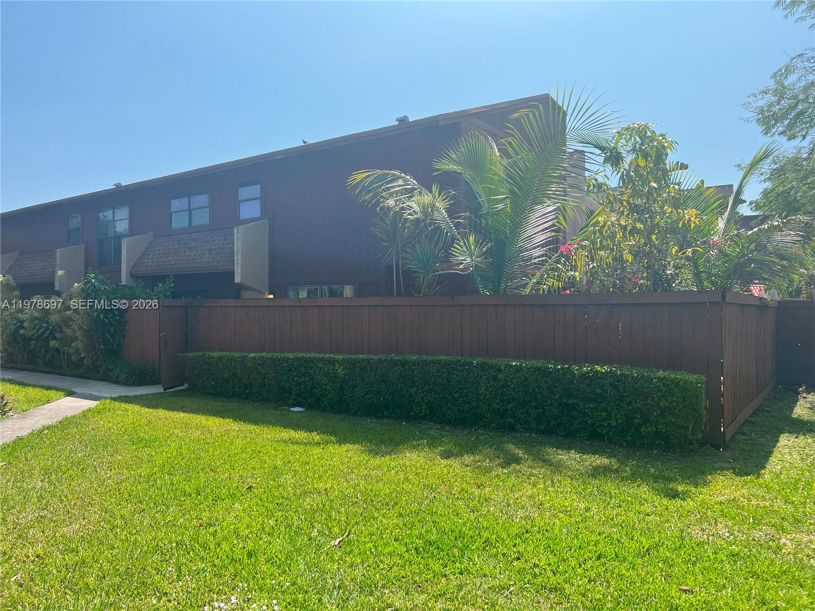 SNAPPER VILLAGE PHASE I S - Residential Lease