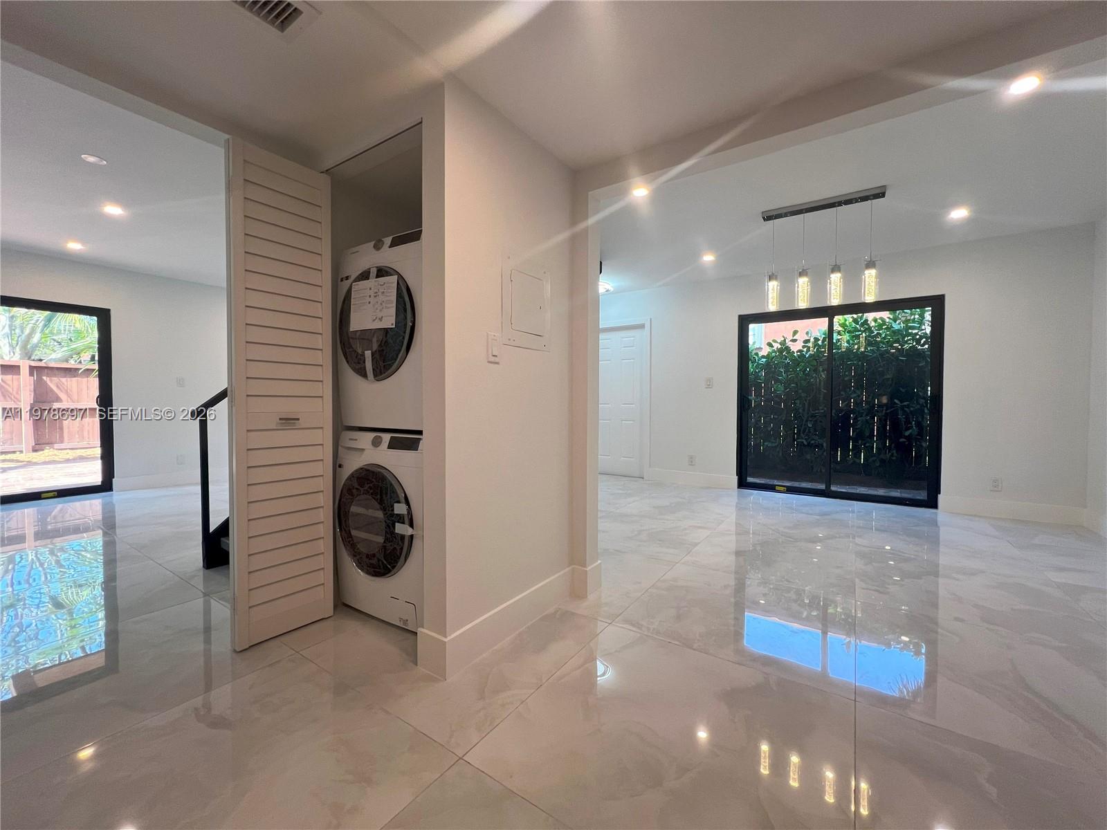 SNAPPER VILLAGE PHASE I S - Residential Lease