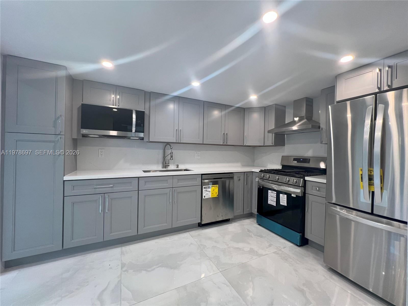 SNAPPER VILLAGE PHASE I S - Residential Lease