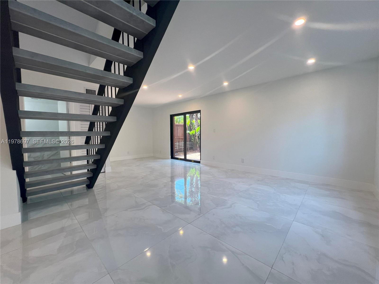 SNAPPER VILLAGE PHASE I S - Residential Lease