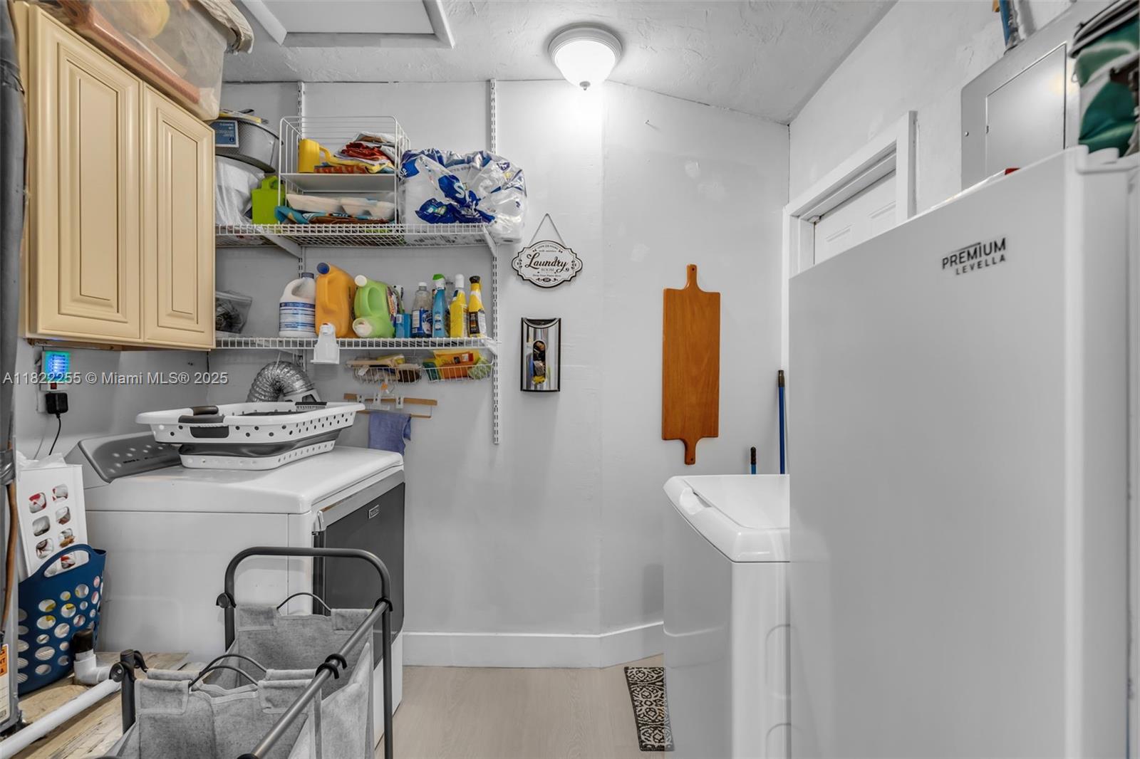 LESLIE ESTATES SEC 11 - Residential