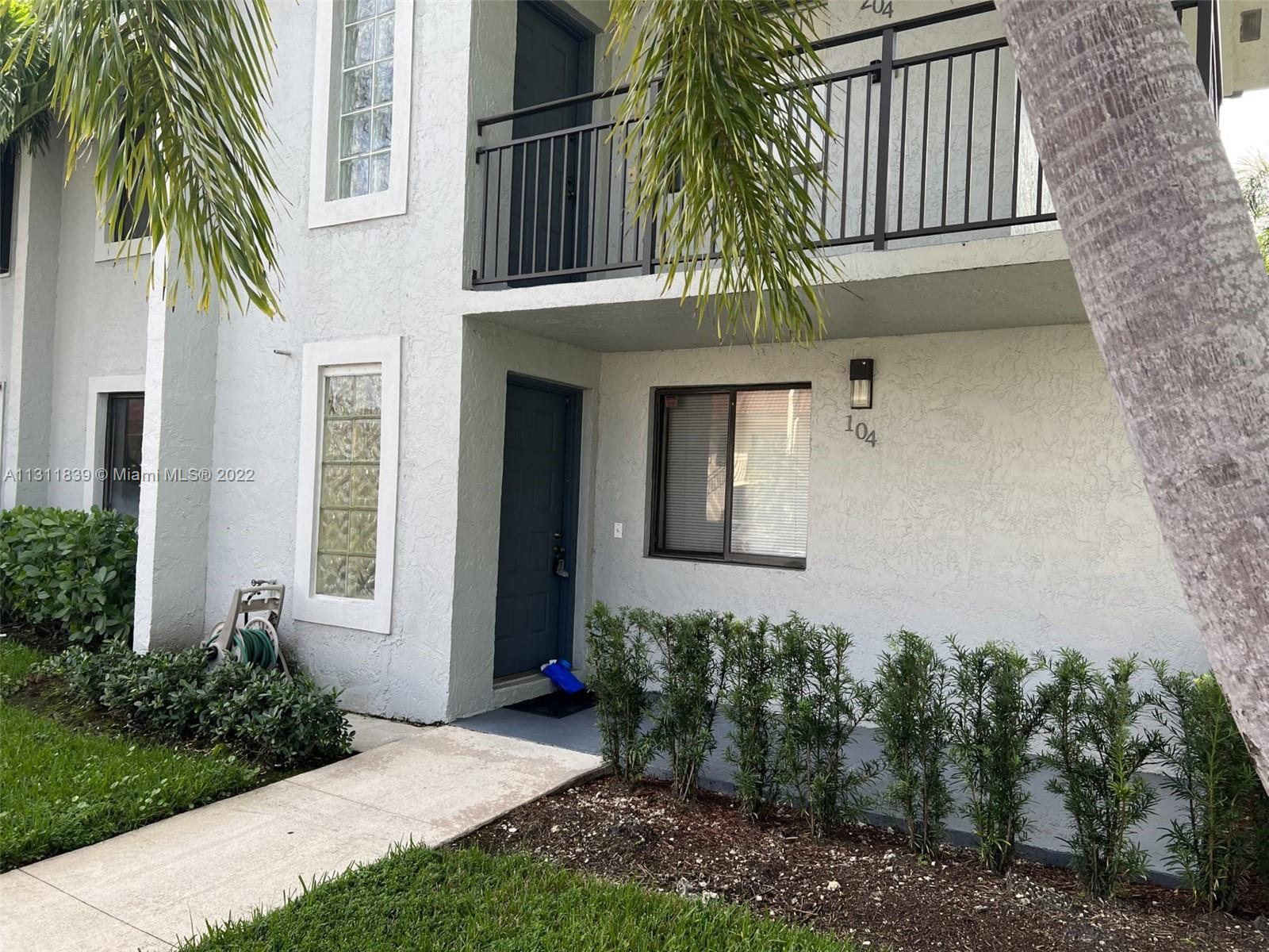 Enjoy living in a 1st floor unit, spacious and bright, 2 bedroom and 2 full bath, beatiful kitchen, washer and dryer in the unit. A+school, steps from Bonaventure Town Center, shopping & dining. No smoker, pet friendly max 20 lbs with $ 300​​‌​​​​‌​‌​​​‌‌​​​‌‌‌​​‌​​‌‌​​​​ non-refundable.