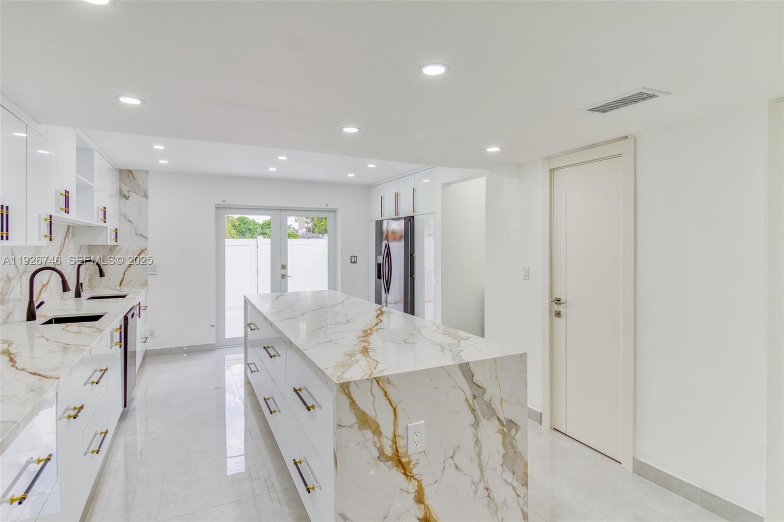 VILLAGE TOWNHOUSES NO TWO - Residential Lease