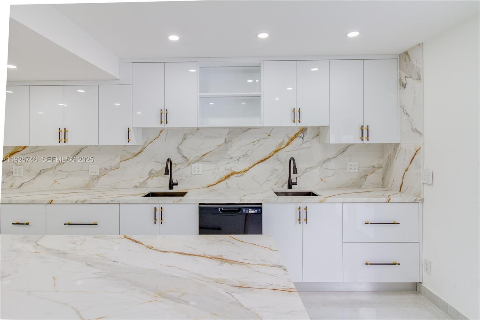 VILLAGE TOWNHOUSES NO TWO - Residential Lease