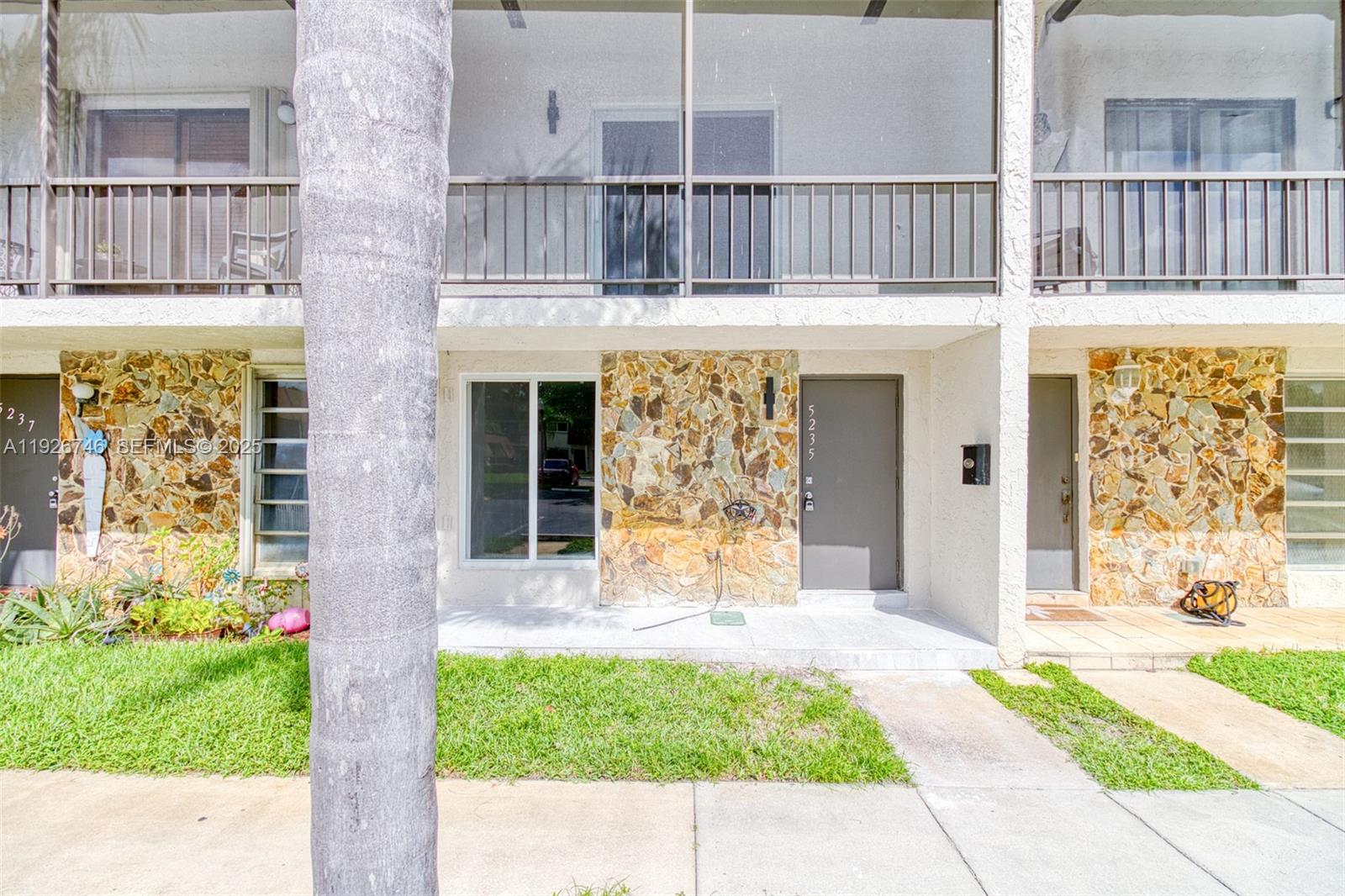 VILLAGE TOWNHOUSES NO TWO - Residential Lease