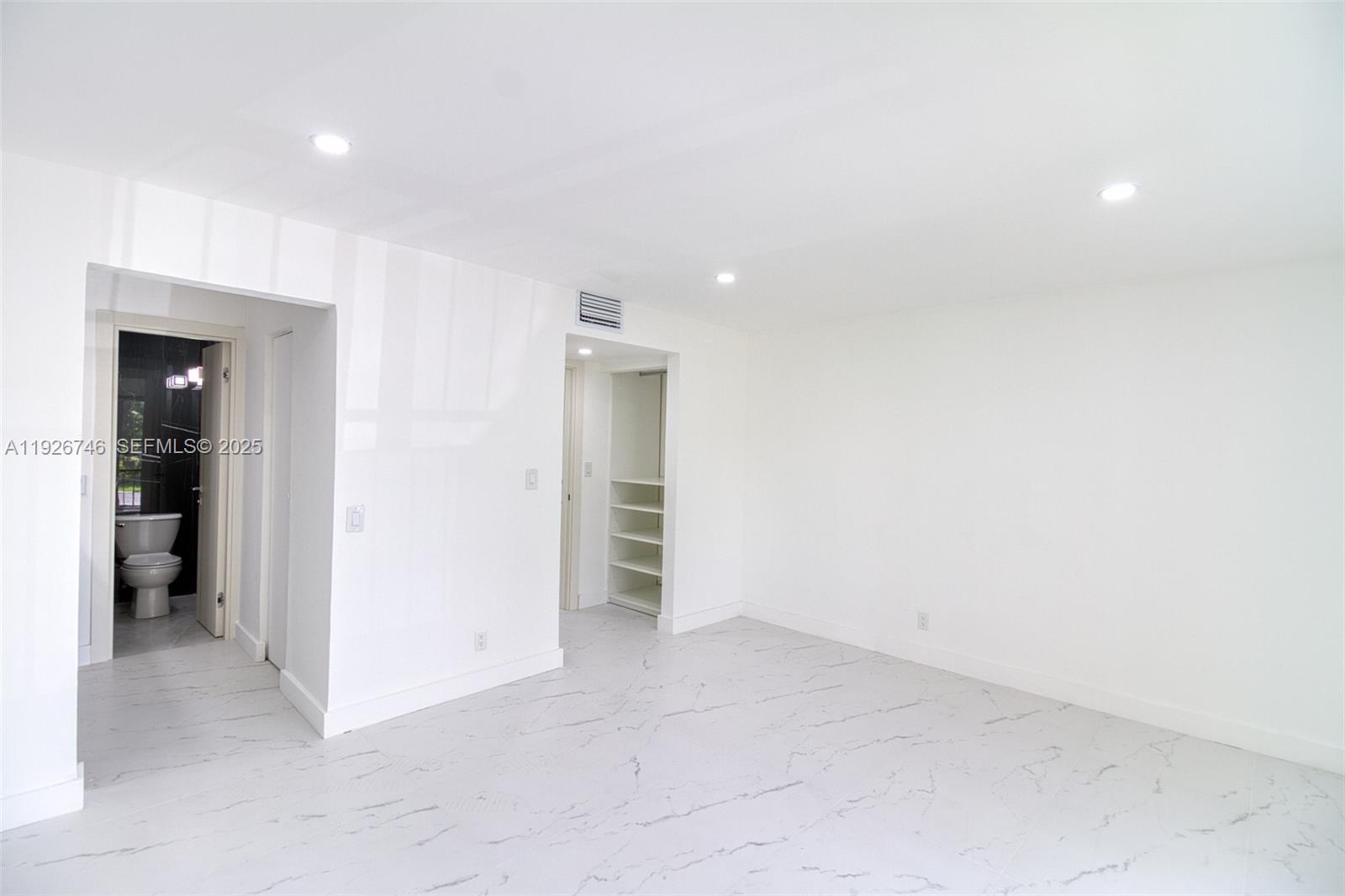 VILLAGE TOWNHOUSES NO TWO - Residential Lease