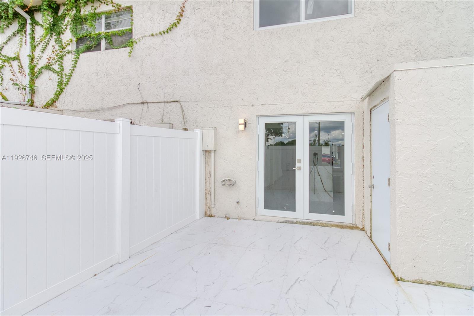 VILLAGE TOWNHOUSES NO TWO - Residential Lease