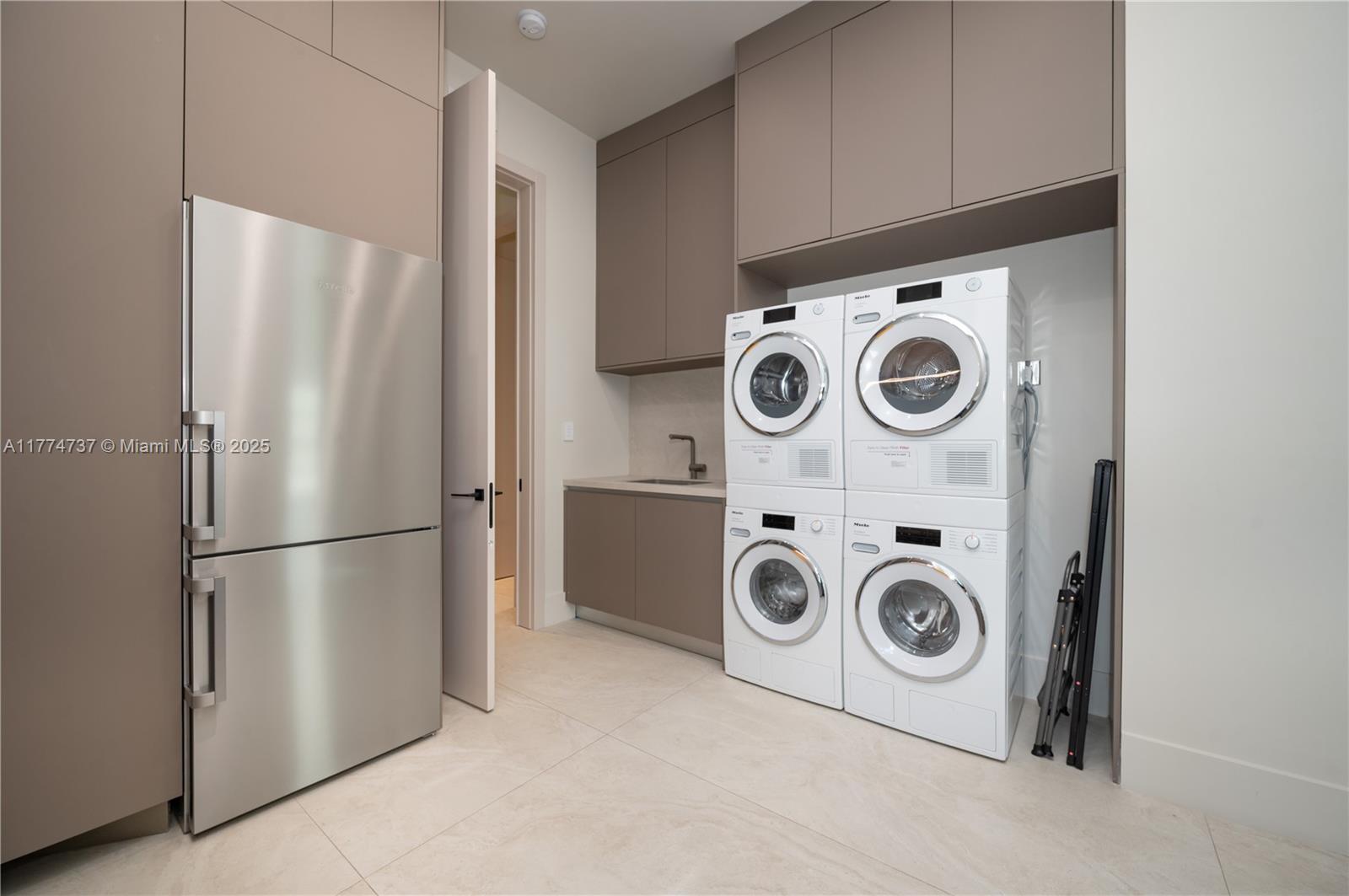 COCONUT PALM ESTATES - Residential