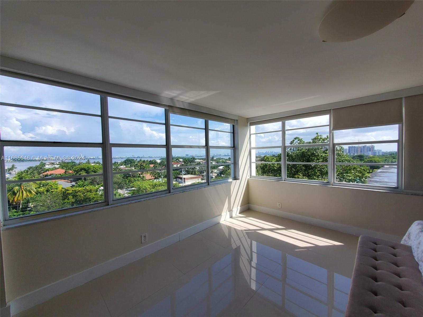 BAYVIEW TOWERS CONDO SOUT - Residential