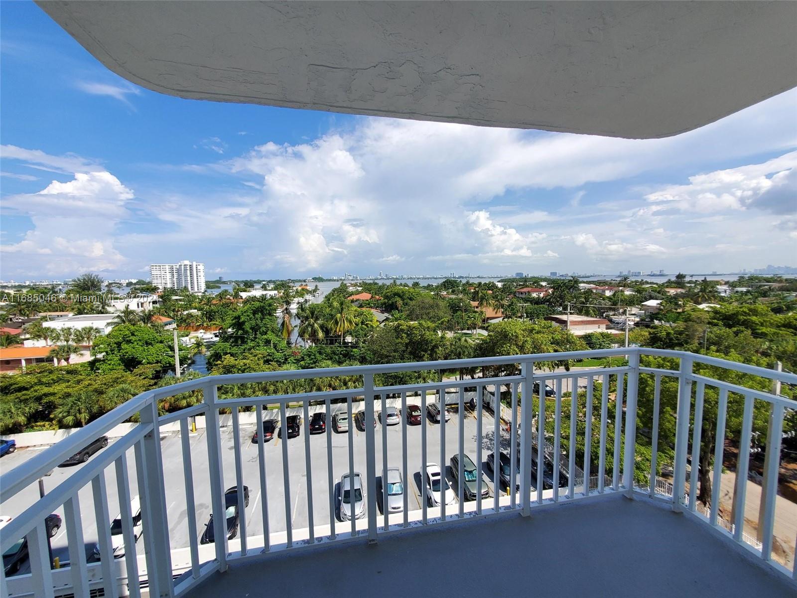 BAYVIEW TOWERS CONDO SOUT - Residential