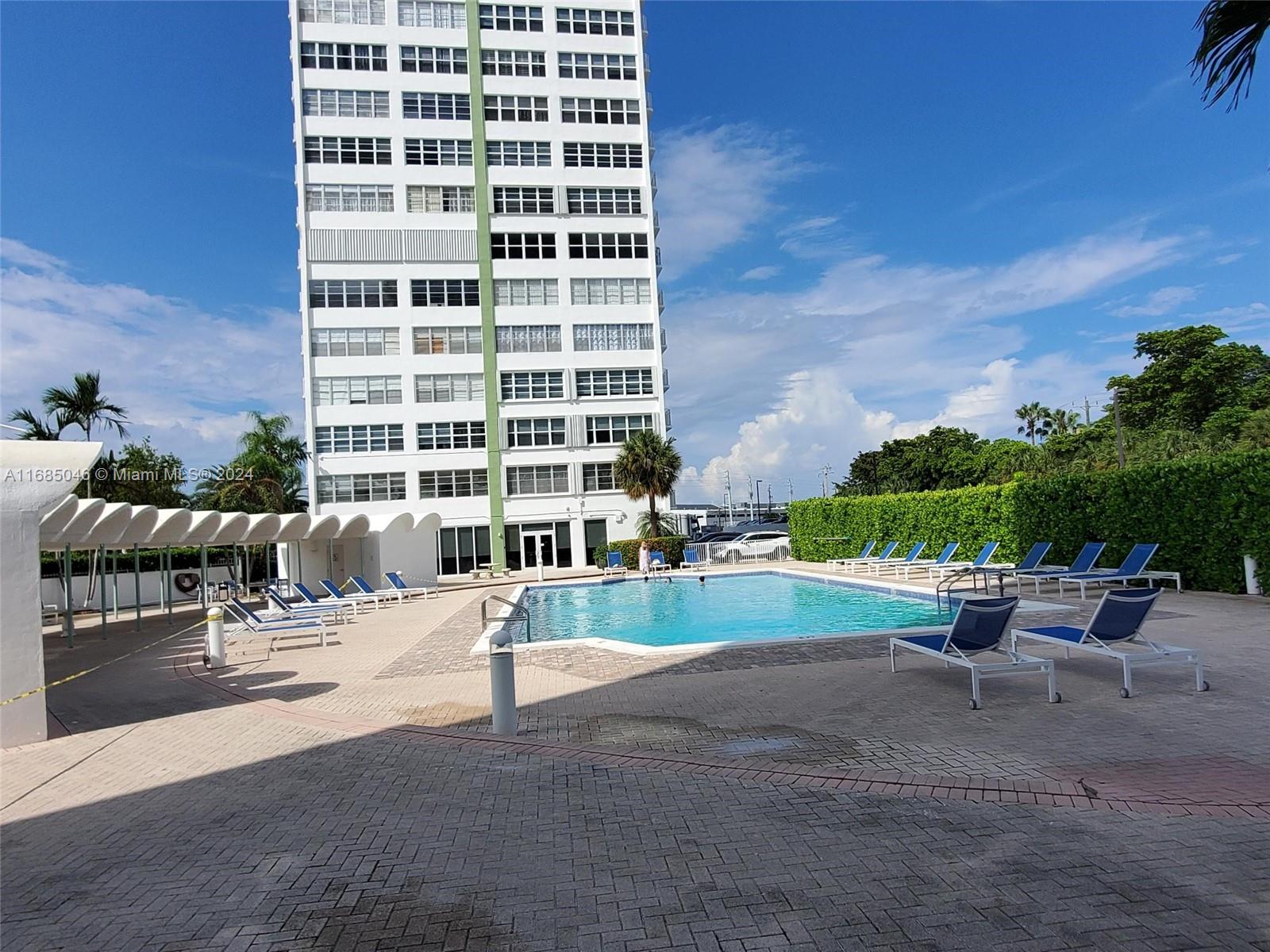 BAYVIEW TOWERS CONDO SOUT - Residential