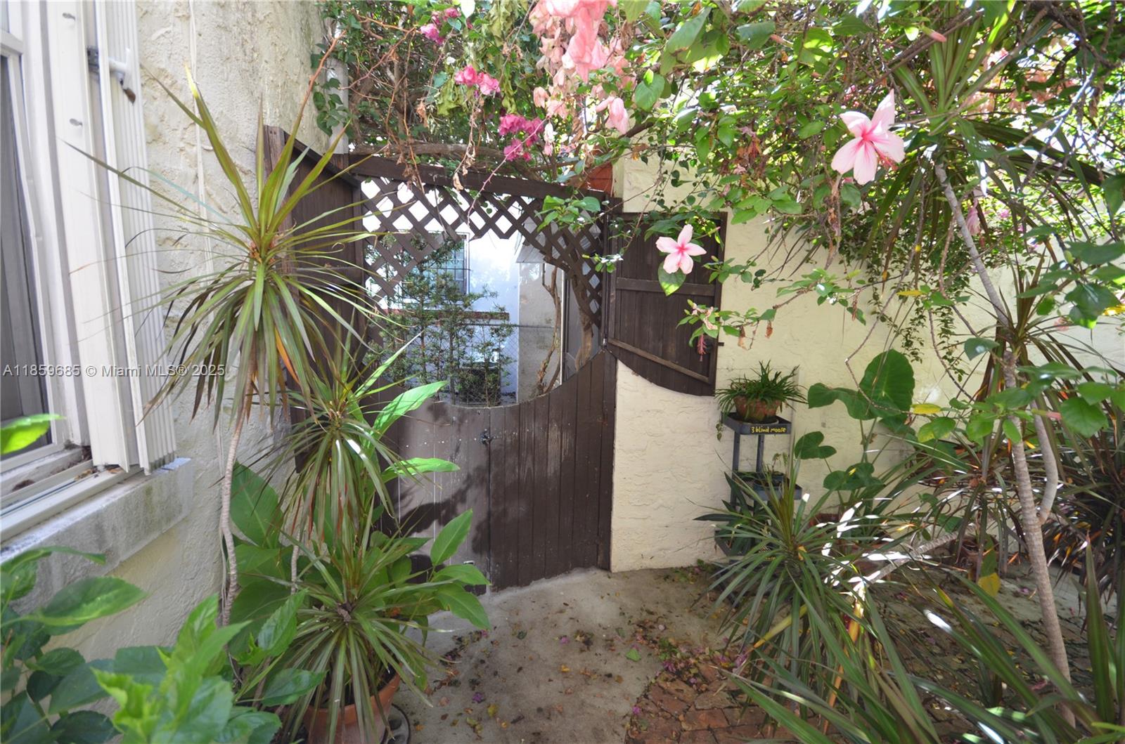 ESCOTTONIA PARK - Residential