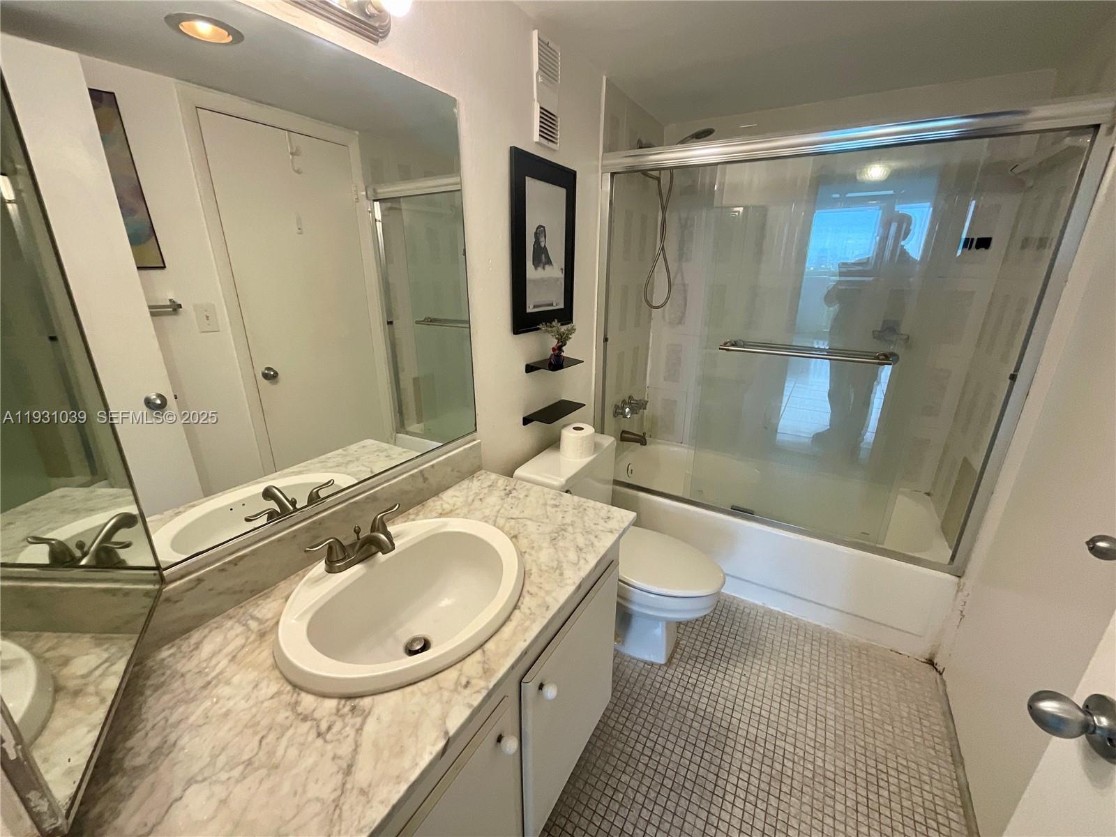 WILSHIRE CONDO - Residential Lease