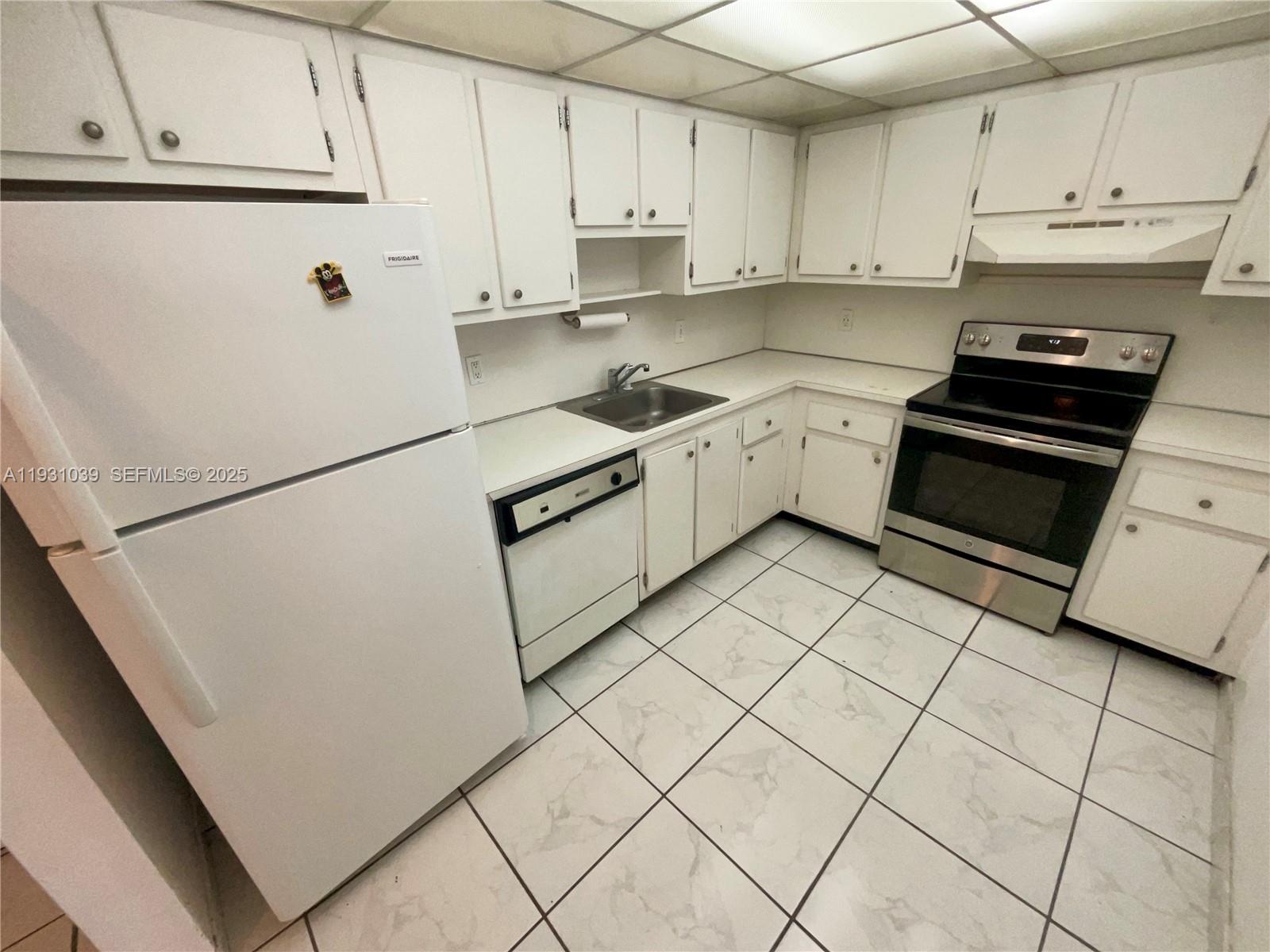 WILSHIRE CONDO - Residential Lease