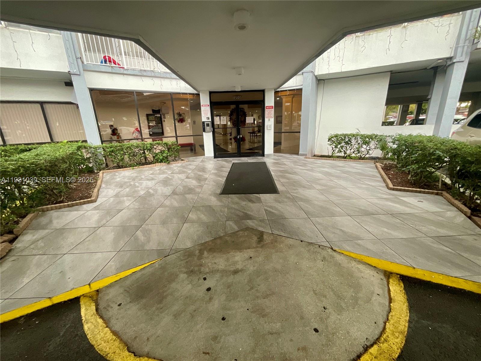 WILSHIRE CONDO - Residential Lease