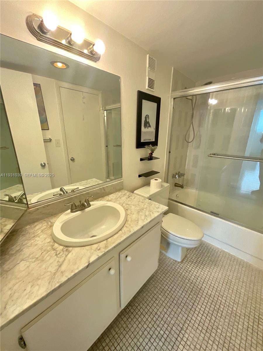 WILSHIRE CONDO - Residential Lease