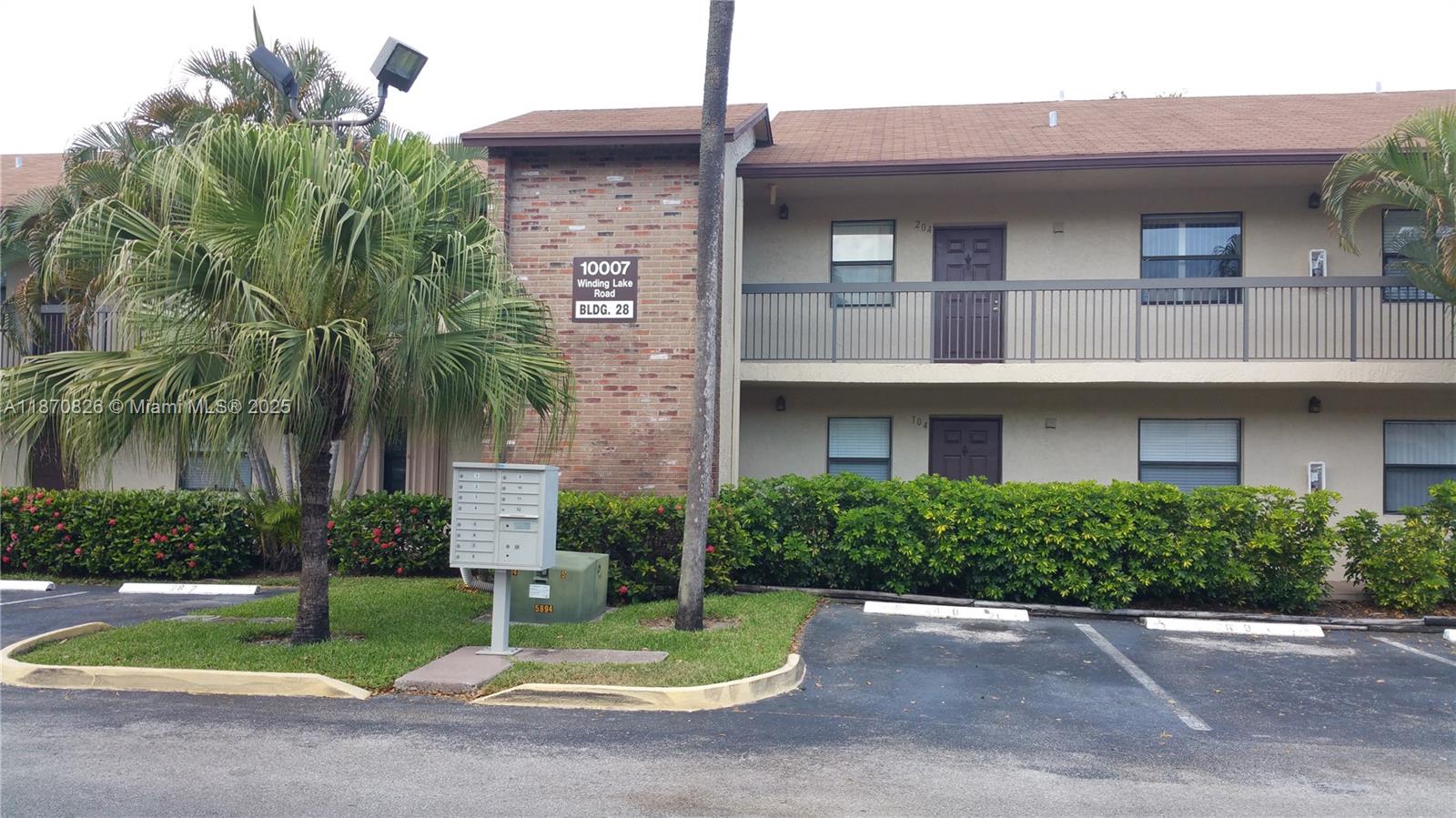 Spectacular lake views from first floor patio, spacious 2 bed 2 bath. Walking distance to shops and meal. Washer
and dryer inside. Laminate wood floors and artisan stoneware in the kitchen and the patio. Pool and tennis in the
complex. Located in downtown Sunrise close to everything, shopping inside walking distance. Stainless steel
appliances, large walk-in closet in master bedroom, remodeled master bath. AVAILABLE ON NOVEMBER 15 2025