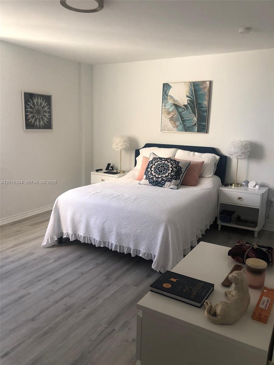 10185 Collins Ave 815