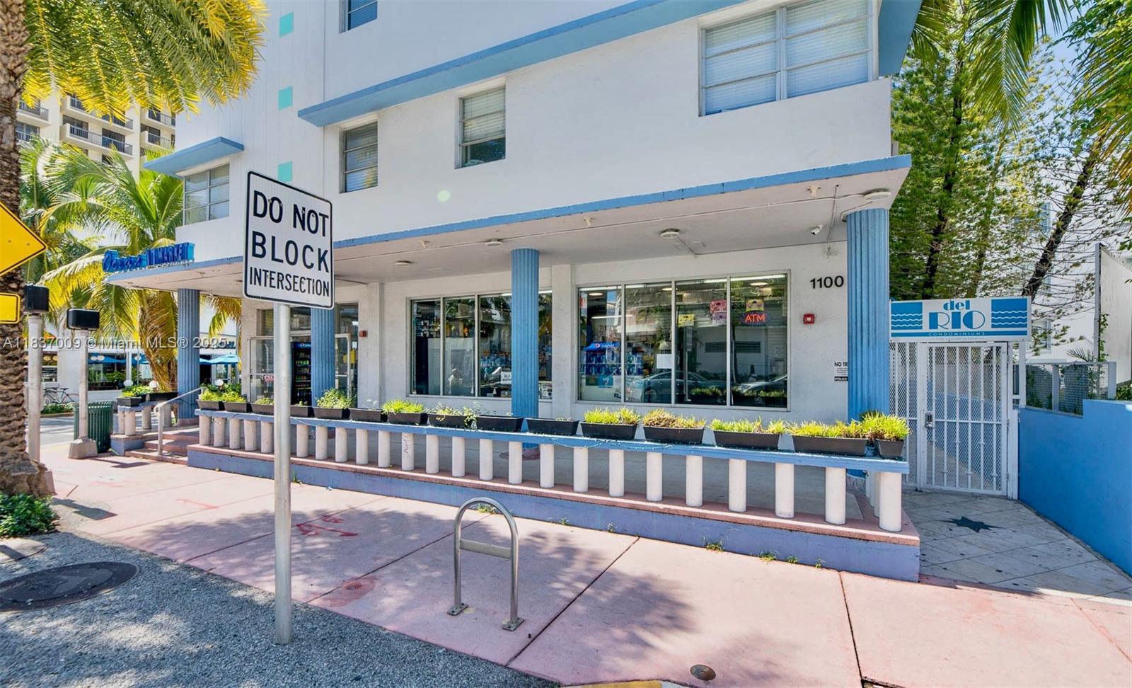 1100 Collins Ave 207