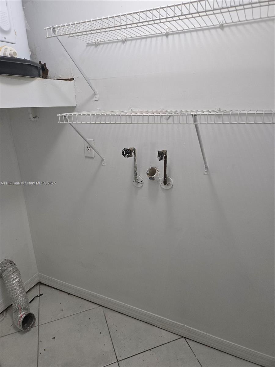 THE SHAMROCK CONDO - Residential Lease