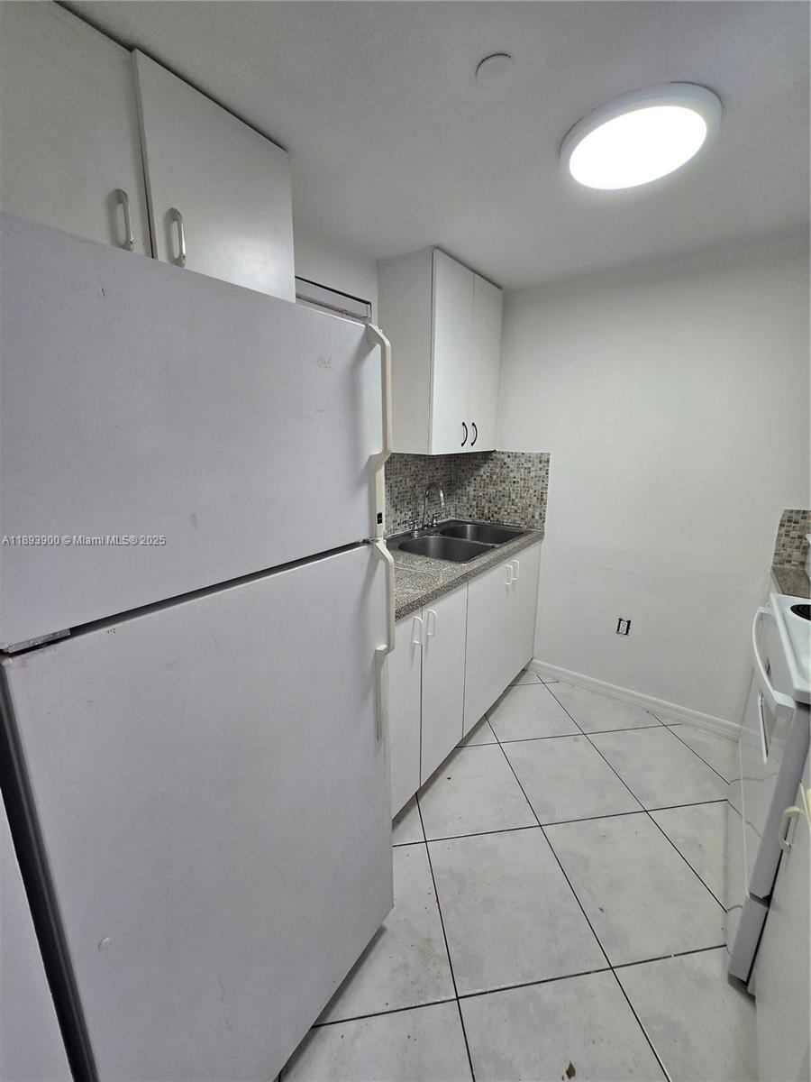 THE SHAMROCK CONDO - Residential Lease