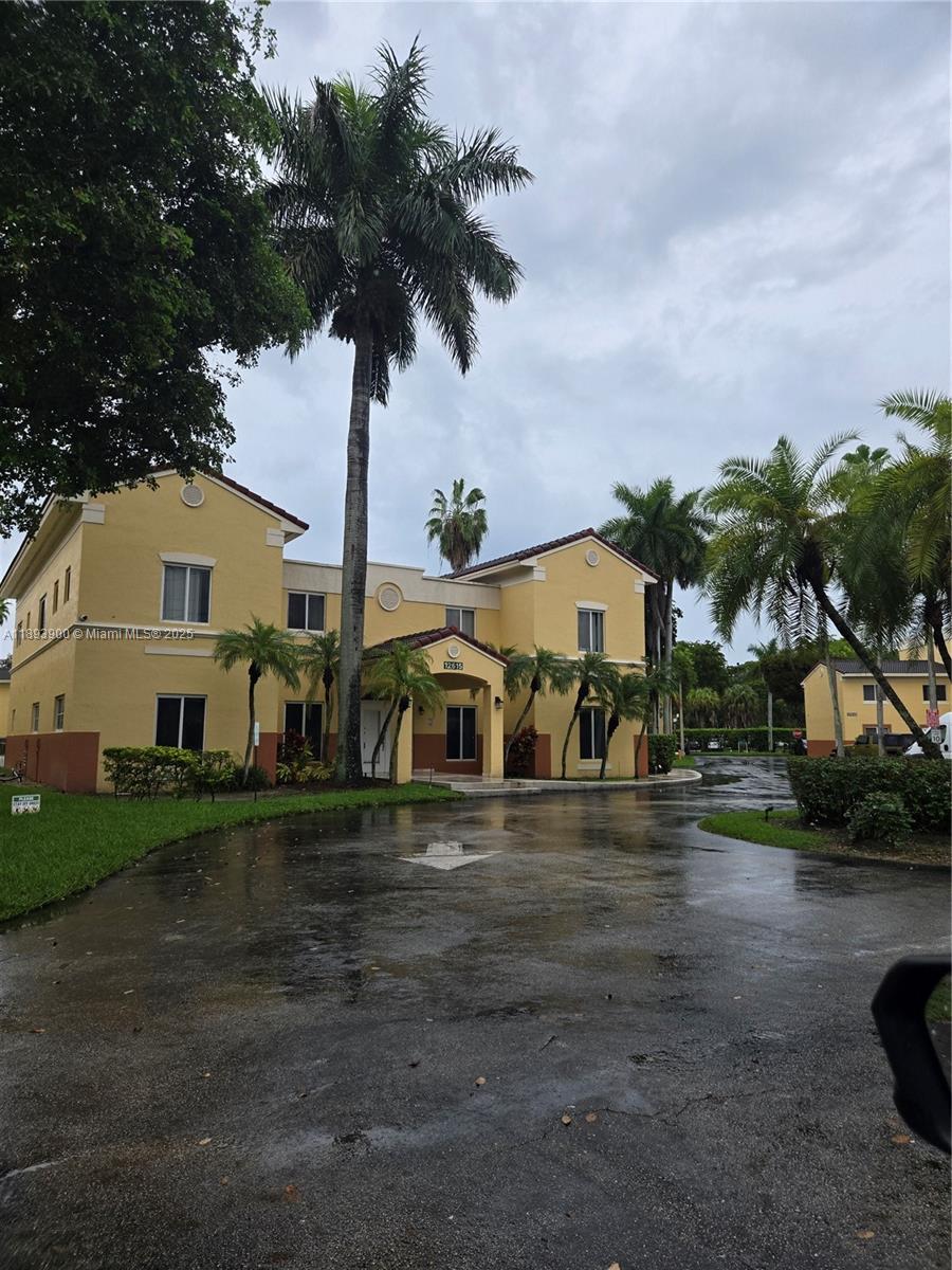 THE SHAMROCK CONDO - Residential Lease