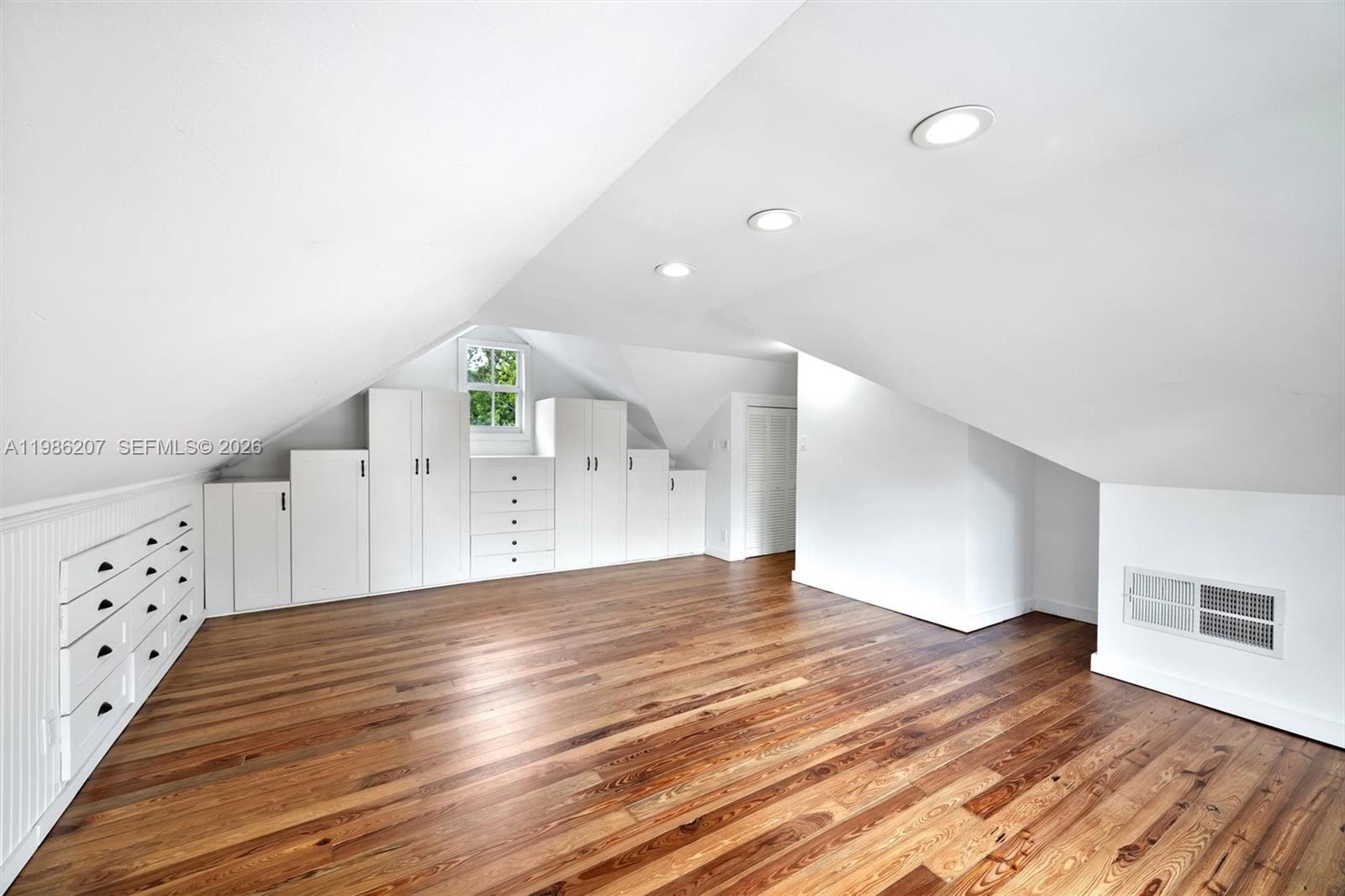 FIRST ADDN PASADENA PK - Residential Lease