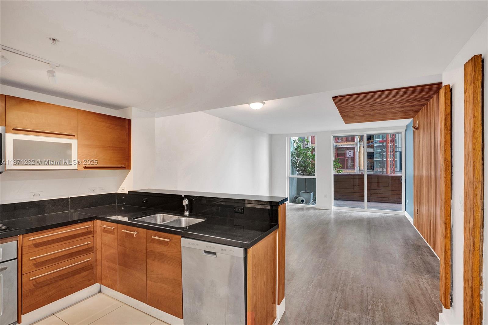 244 Biscayne Blvd 406