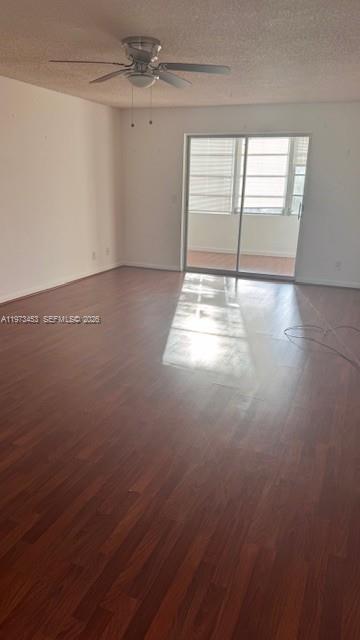 VILLAGE ROYALE GREENWOOD - Residential