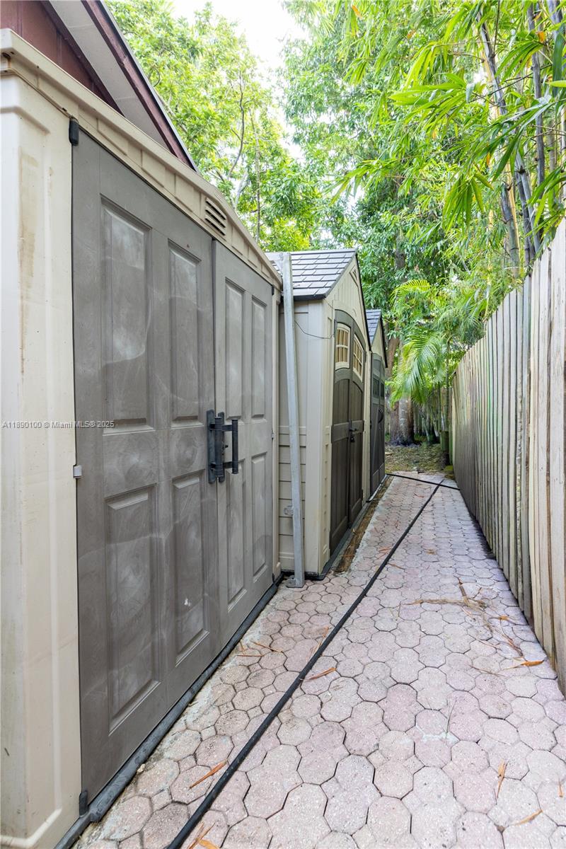 LAKES OF THE MEADOW SEC 4 - Residential