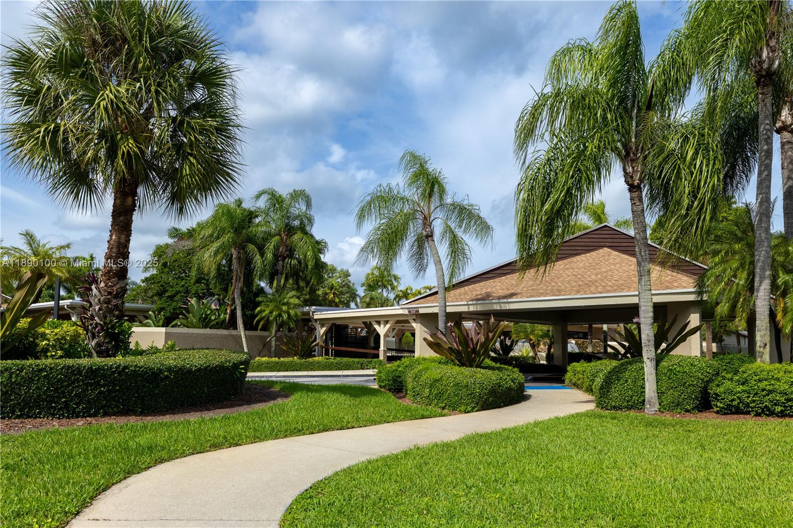 LAKES OF THE MEADOW SEC 4 - Residential