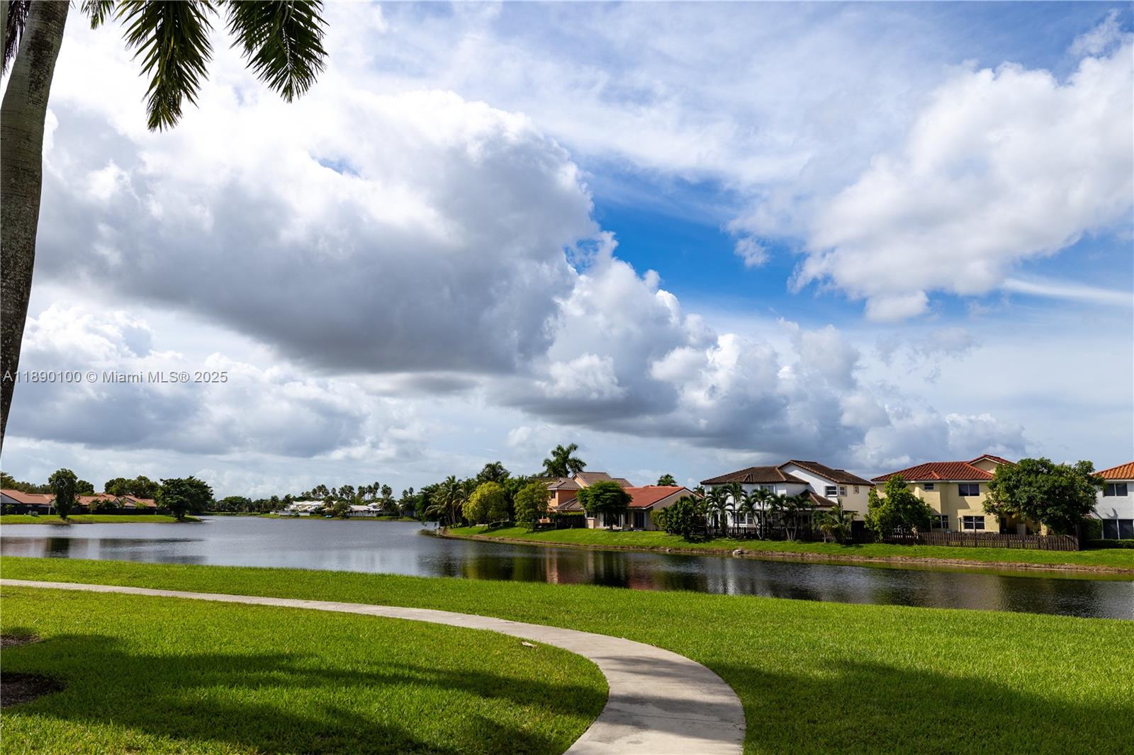 LAKES OF THE MEADOW SEC 4 - Residential