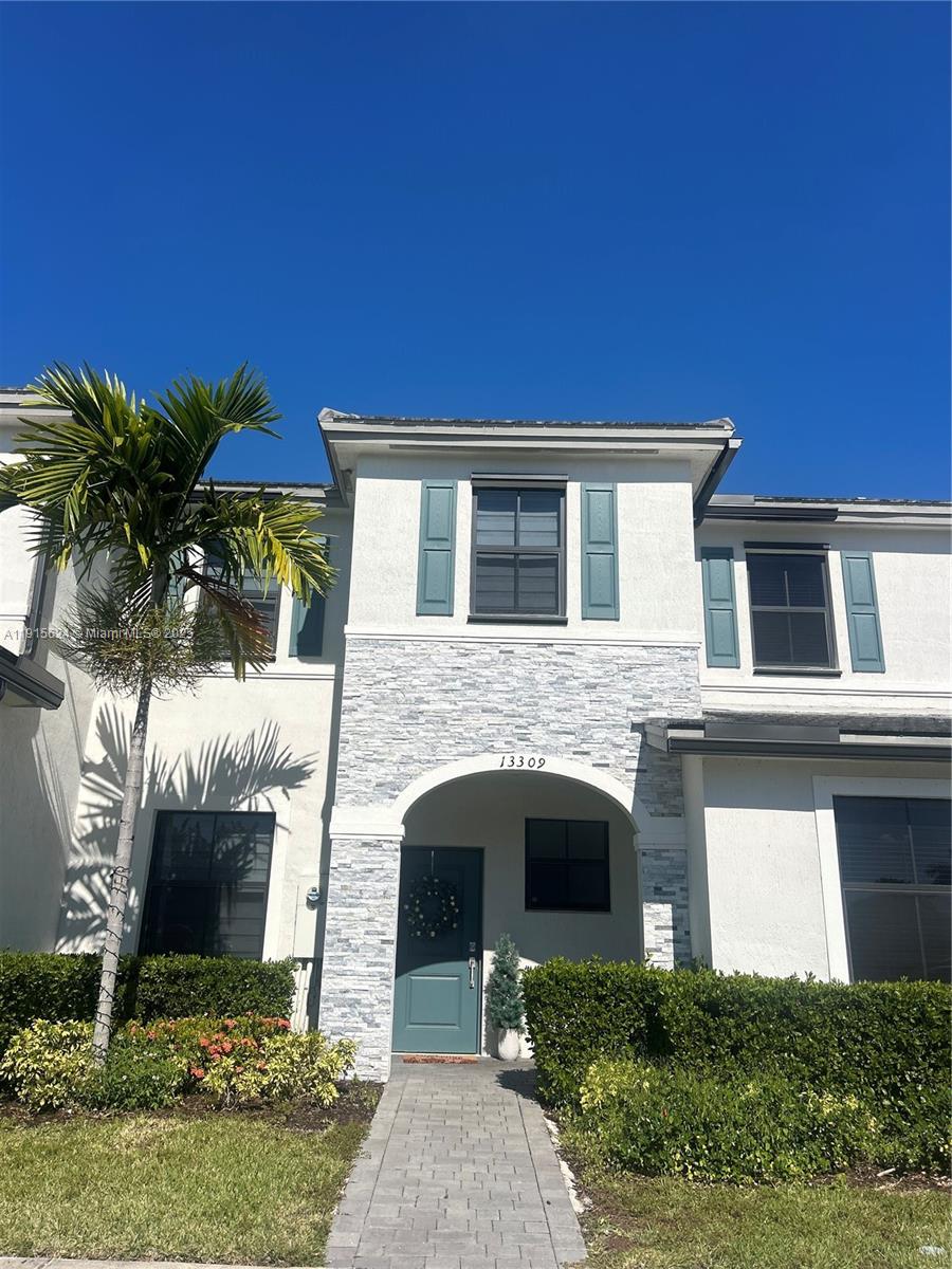 PINE ISLE - Residential