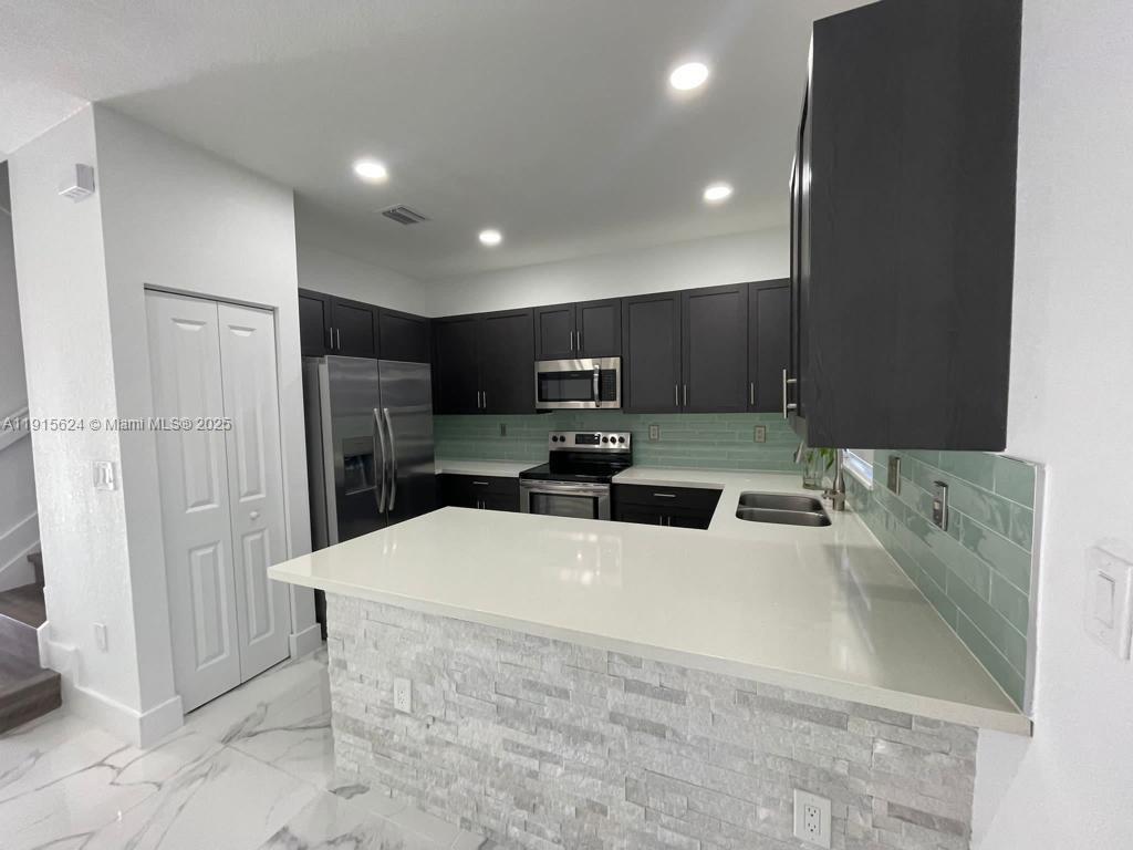 PINE ISLE - Residential