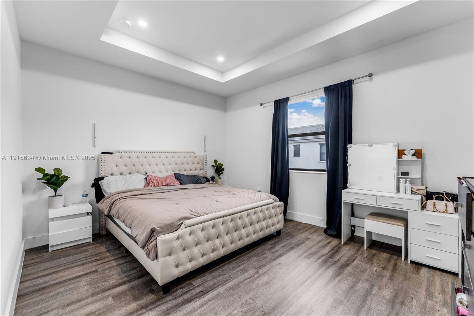 PINE ISLE - Residential