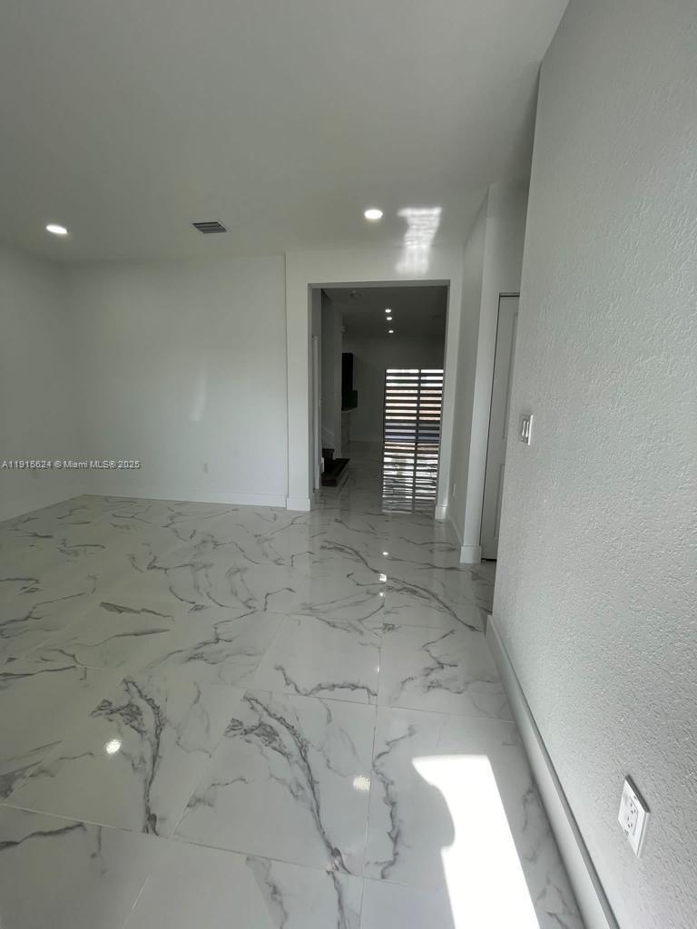 PINE ISLE - Residential